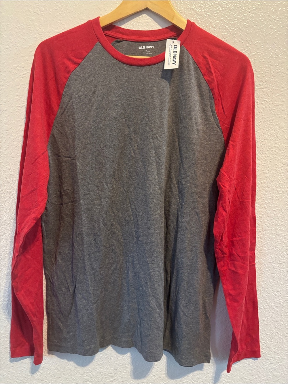 Old Navy Men's Gray Body Long-Sleeve Raglan with Red Sleeves